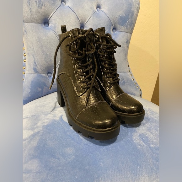 NWOT Croc Embossed Combat Boots - Picture 2 of 7